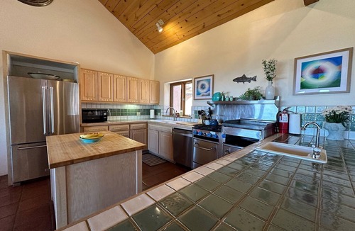 Arroyo Seco House | Alto Salto Secluded Luxurious Mountain Home, Amazing Views, Private Hot Tub