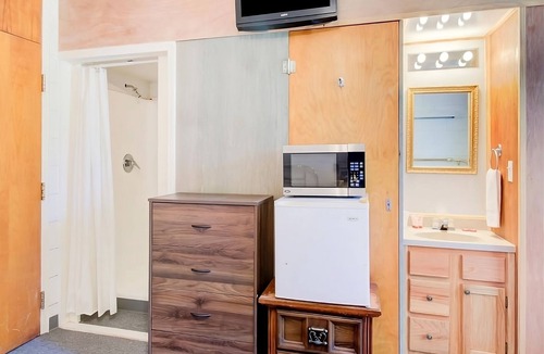 Drumright House | Always a Great Idea To Unwind! Pets Allowed, Near Drumright Historical Museum