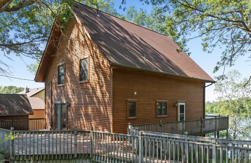 Zimmerman Cabin | Amazing Lakefront Cabin Close to Downtown Mpls!