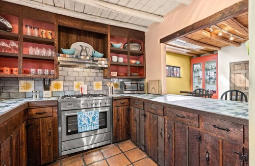 Historic Eastside House | Amazing Views, Hot Tub & Fireplace