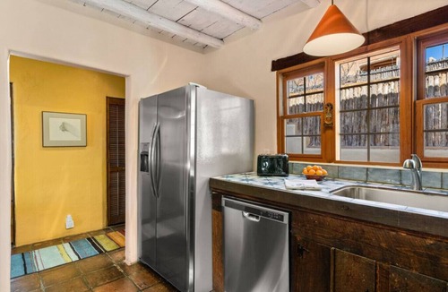 Historic Eastside House | Amazing Views, Hot Tub & Fireplace