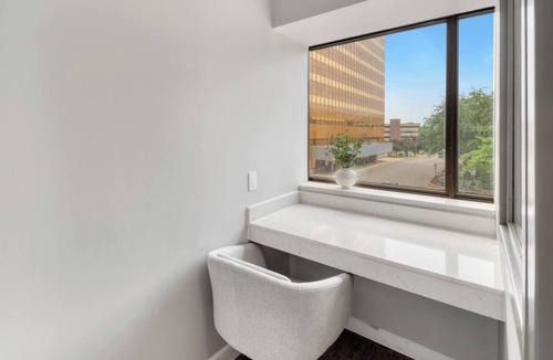 South Loop Apartment | Amenity Rich Spacious King Suite