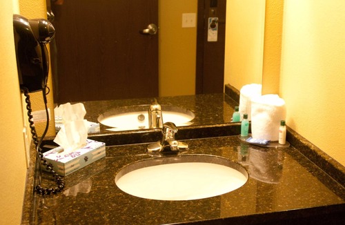 Big Lake Hotel | Americas Best Value Inn Big Lake Becker