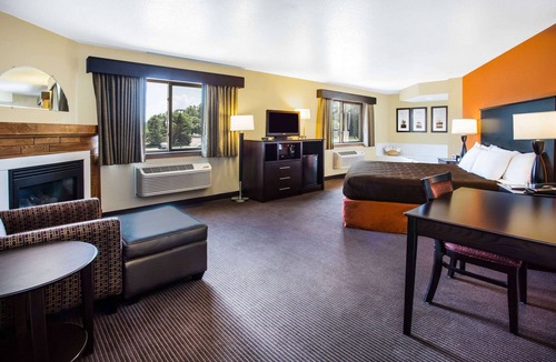 Menomonie Hotel | AmericInn by Wyndham Menomonie