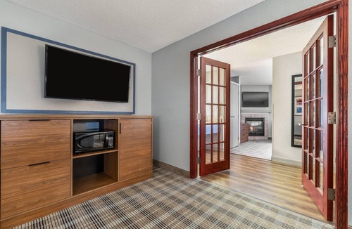 Mounds View Hotel | AmericInn by Wyndham Mounds View Minneapolis