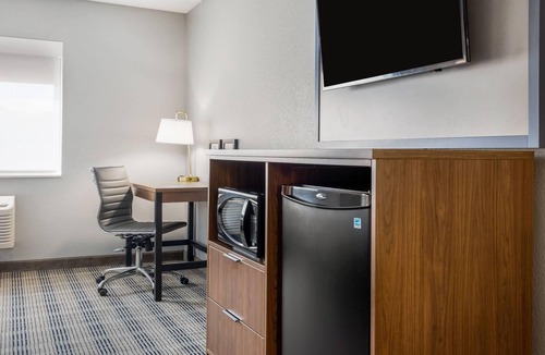 Mounds View Hotel | AmericInn by Wyndham Mounds View Minneapolis