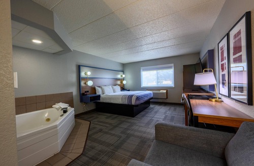 Monroe Hotel | AmericInn by Wyndham Monroe