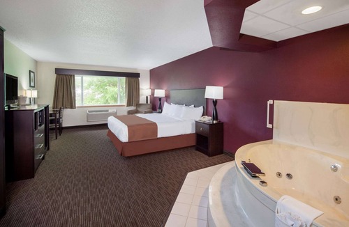 Northfield Hotel | AmericInn by Wyndham Northfield
