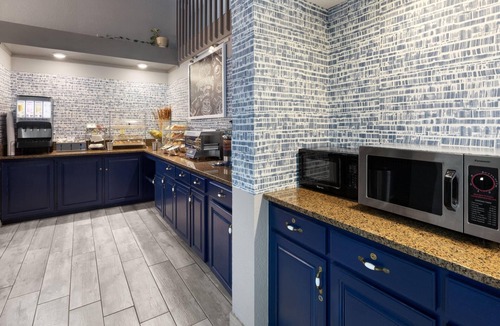 Chippewa Falls Hotel | AmericInn by Wyndham Chippewa Falls