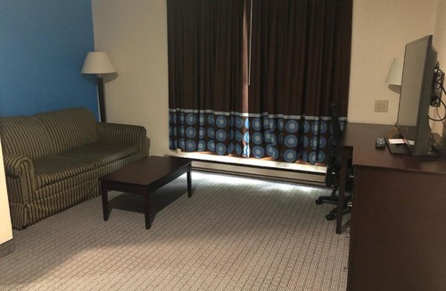 Eau Claire Hotel | Amerivu Inn & Suites
