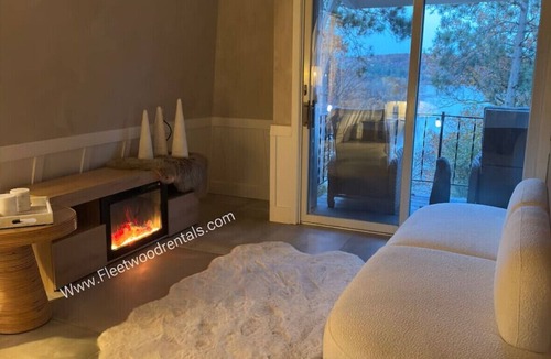 Hudson Cabin | Amethyst Bay on Lake Mallalieu:sauna&swimspa pool