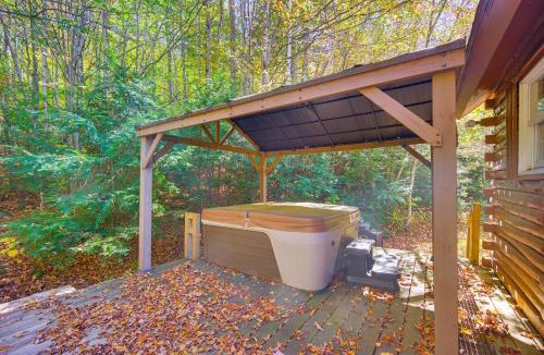 Andover House | Andover Cabin Retreat with Hot Tub and Fireplace!