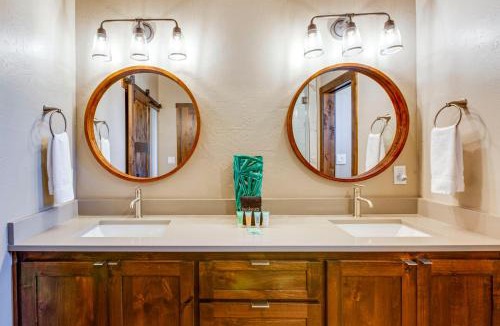 Angel Fire House | Angel Fire Home with Hot Tub Less Than 1 Mi to Ski Slopes!