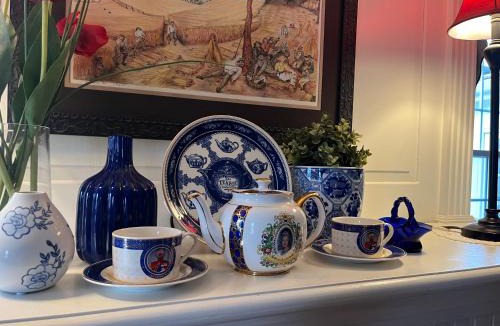 Thompsonville Bed & Breakfast | Antique1242 British Bed & Breakfast
