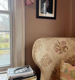 Thompsonville Bed & Breakfast | Antique1242 British Bed & Breakfast