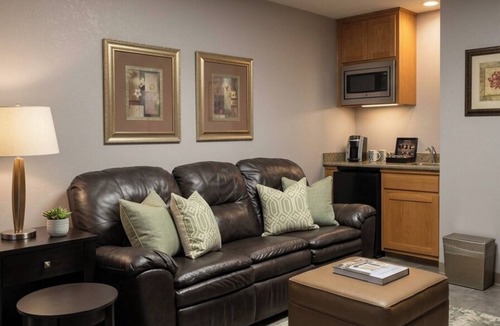 Independence Hotel | Apple Tree Inn and Suites