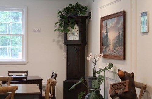 Sunderland Hotel | Arcady Mountain Motor Lodge
