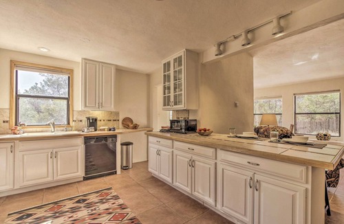 Rowe Cabin | Artist's Retreat w/Pecos National Park Views!