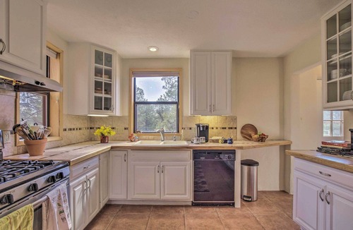 Rowe Cabin | Artist's Retreat w/Pecos National Park Views!