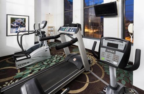 Kutzky Park Hotel | Aspen Suites - Rochester