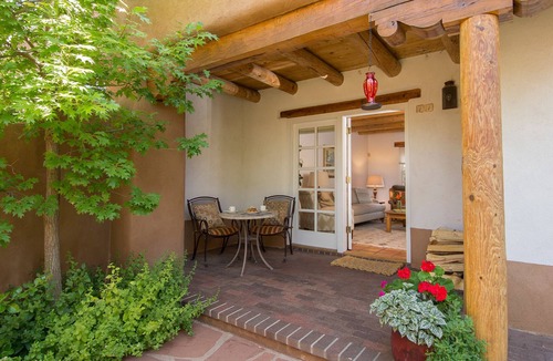 Historic Eastside House | Authenitic Santa Fe Casita~Walk to Downtown, Kiva Fireplaces and Mountain Views