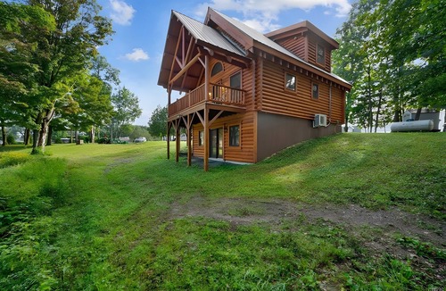 Rome Cabin | Authentic Adirondack Log Cabin with a Pond View