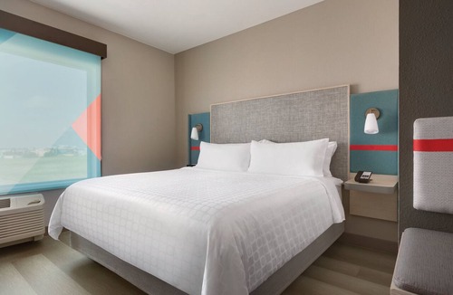 Fort Wayne Hotel | avid hotel Fort Wayne North by IHG