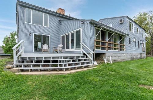 Loudon Apartment | B - Porch Suite on Miles Smith Farm