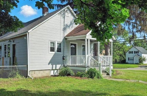South Burlington House | Backyard Bungalow 2BR Near BTV + Fenced Yard