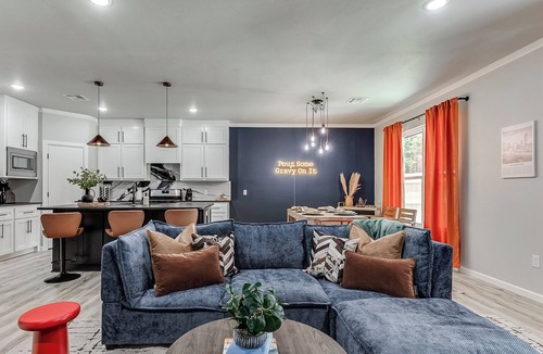 Central Oklahoma City House | BasketballPickleball Court-Putt Putt-Hottub-Gameroom-Centrally Located