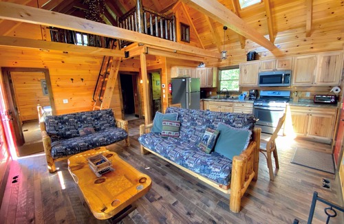 Bretton Woods Cabin | BC Log cabin 1 mile from skiing, beach, slope views! Hot tub, ice skating, and dog friendly!