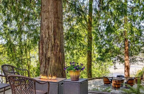Burley House | Beach Access Historic Cabin on Henderson Bay!