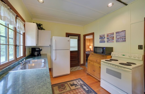Speculator Cabin | Beach & Kayaks: Waterfront Cabin on Lake Pleasant!
