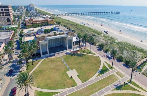 Jacksonville Beach Condo | Beachcomber 403 by Distinctive Beach Rentals