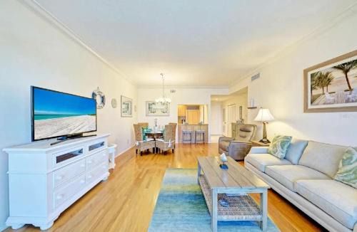 Longboat Key Apartment | Beachfront 2 Bedroom Residence with Panoramic Gulf Views