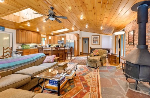 Tolland Apartment | Beachfront Cabin - Kayaks - Deck - Community Amenities!