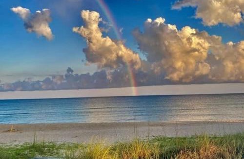 St. George Island House | Beachfront Coastal Cottage St George Island