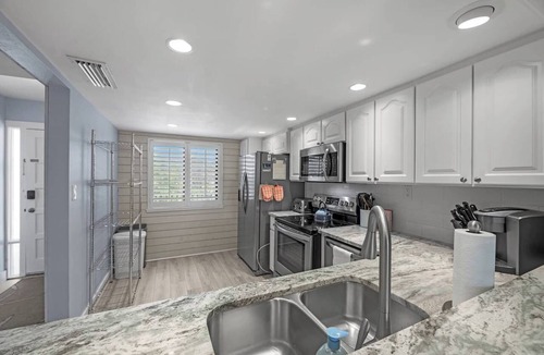 Sanibel Condo | Beachfront Loggerhead Cay 332— Heated Pool, Tennis & Pickleball, 3 Bikes + Beach Gear. Weekly Stays