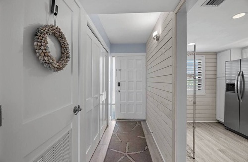 Sanibel Condo | Beachfront Loggerhead Cay 332— Heated Pool, Tennis & Pickleball, 3 Bikes + Beach Gear. Weekly Stays