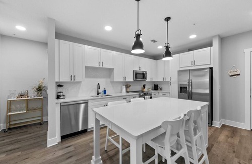 Deerwood Apartment | Beachy Bliss: Elegant 2BR/2BA with Pool & Gym