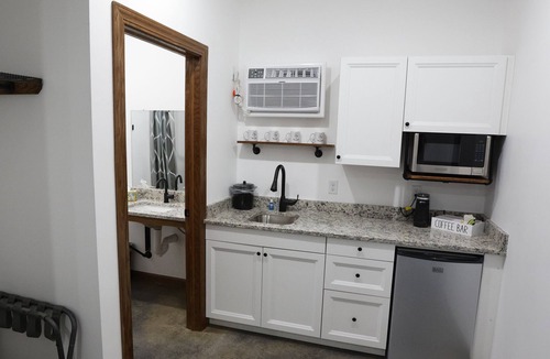 Bruno Hotel | Bears Den Motel