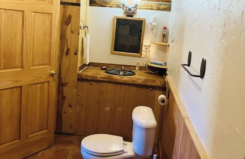 Wolf Creek Cabin | Beatuiful, Quaint, and Cozy Historic Cabin