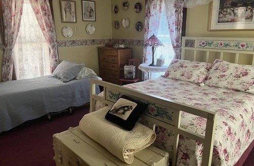 Raton Bed & Breakfast | Beautiful 1894 B&B. Sleeps up to 13 Contact for whole property!