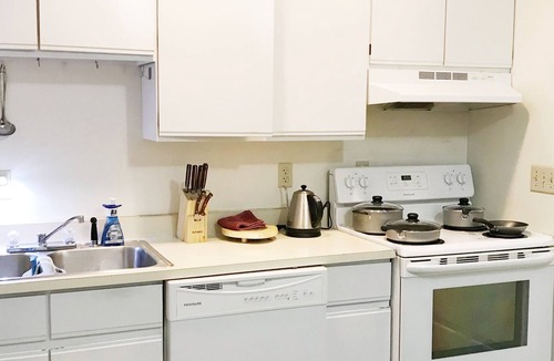 West Hartford Condo | Beautiful 2 Bedroom Quiet Condo