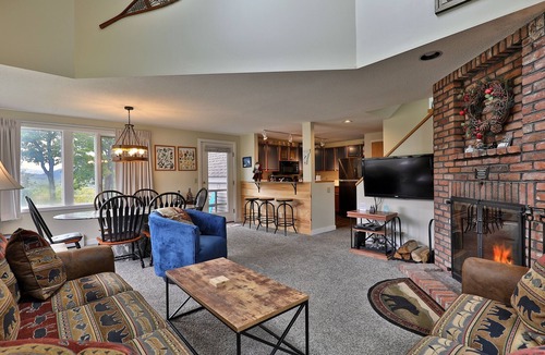 Central Vermont- Killington Condo | Beautiful 2BR/2BA Fall Line Condo w/Mountain Views, Pool, Hot Tub, Sauna, Shuttle. G2B