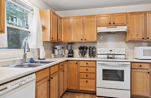 Seward Apartment | Beautiful 3 Bed/1 Bath Duplex in a quiet neighborhood near downtown Minneapolis
