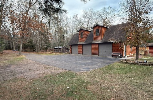 Markville Cabin | Beautiful 4-Bedroom Waterfront Log Home in Danbury, Wisconsin
