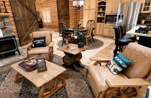 Riverside Cabin | Beautiful Cabin Comfortable for Groups in Riverside, Wyoming