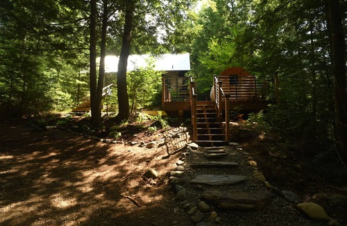 Jay Ski Chalet | Beautiful Cedar Chalet Overlooking Jay Branch