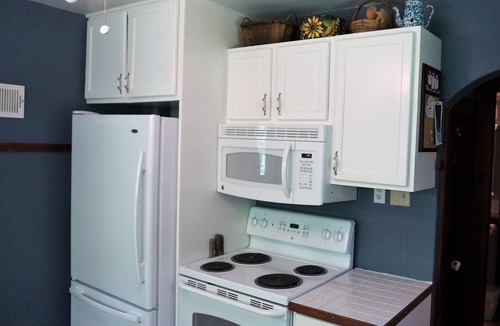 Galesville House | Beautiful Cozy Lake House on 2 & 1/2 acres!